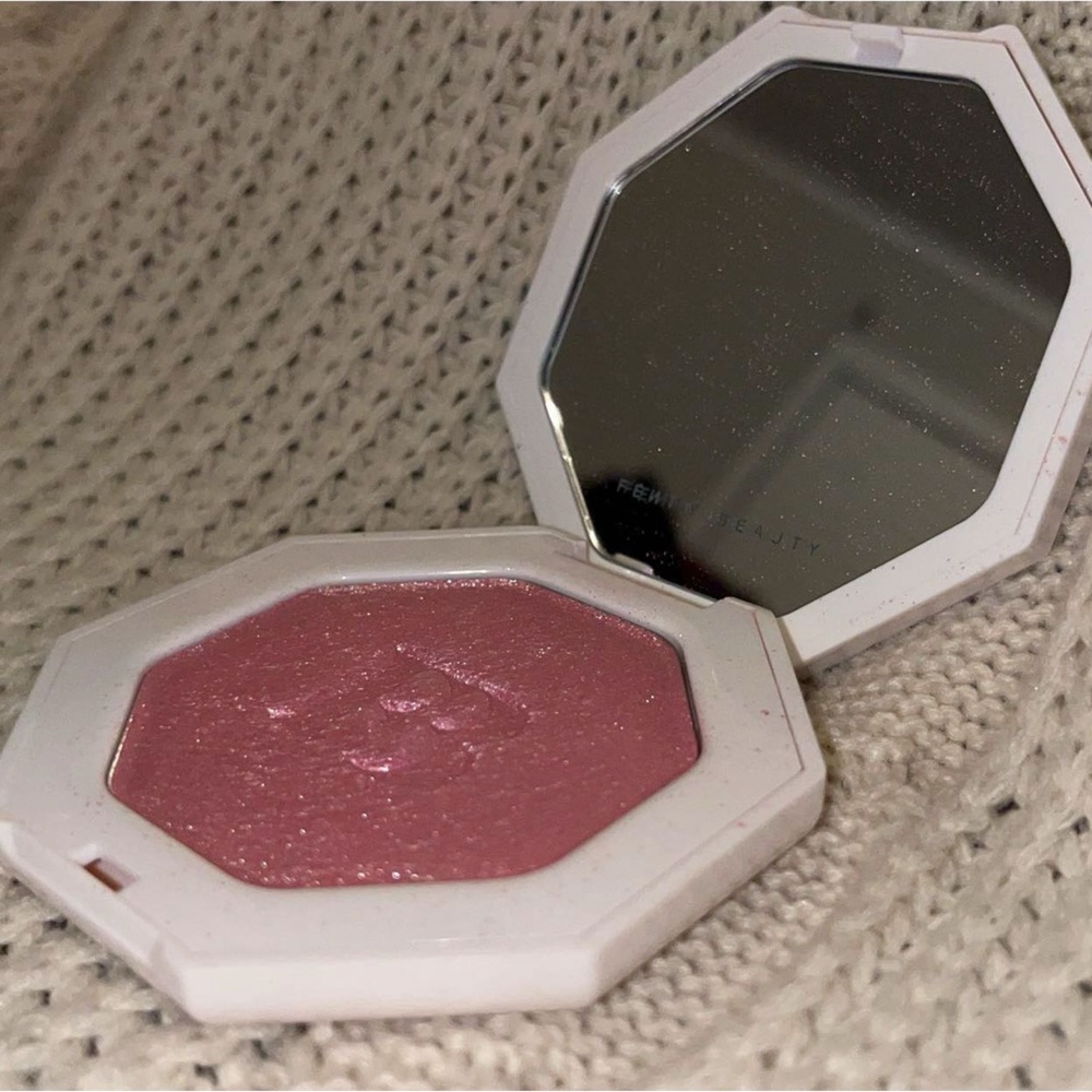Blush - Picture 2 of 3